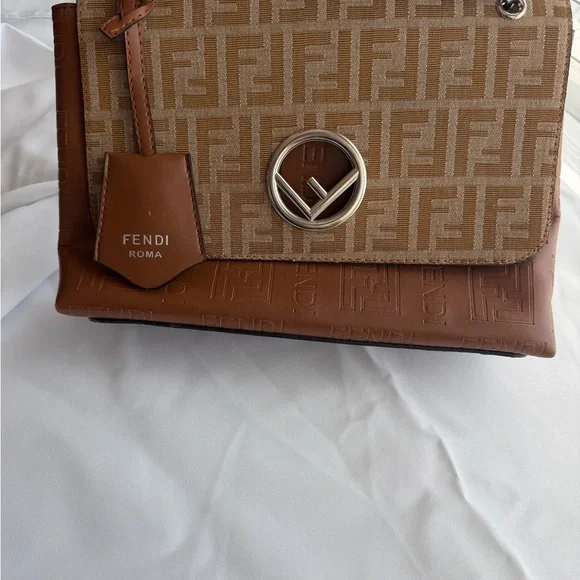 Brown and Cream Shoulder Bag - Picture 2 of 7